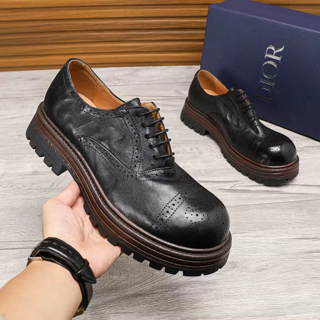 Factory price 540 🕷️🕷️[Dior] Dior's new men's shoes are launched in Hong Kong counters. Official website 1:1 production. Original Italian patented cowhide + water-dyed 🐂 leather lining. Designed by European and American masters. Goodyear craftsmanship, washed cowhide, perfect shape to create counter quality, solid color rubber wear-resistant outsole and classic dazzling toe! Super versatile and very comfortable. High-end without losing taste, fashionable and novel! ! Absolute focus! Colors optional, code number 38-44 (45 customized)